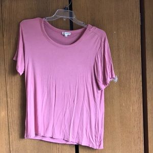 pink t-shirt